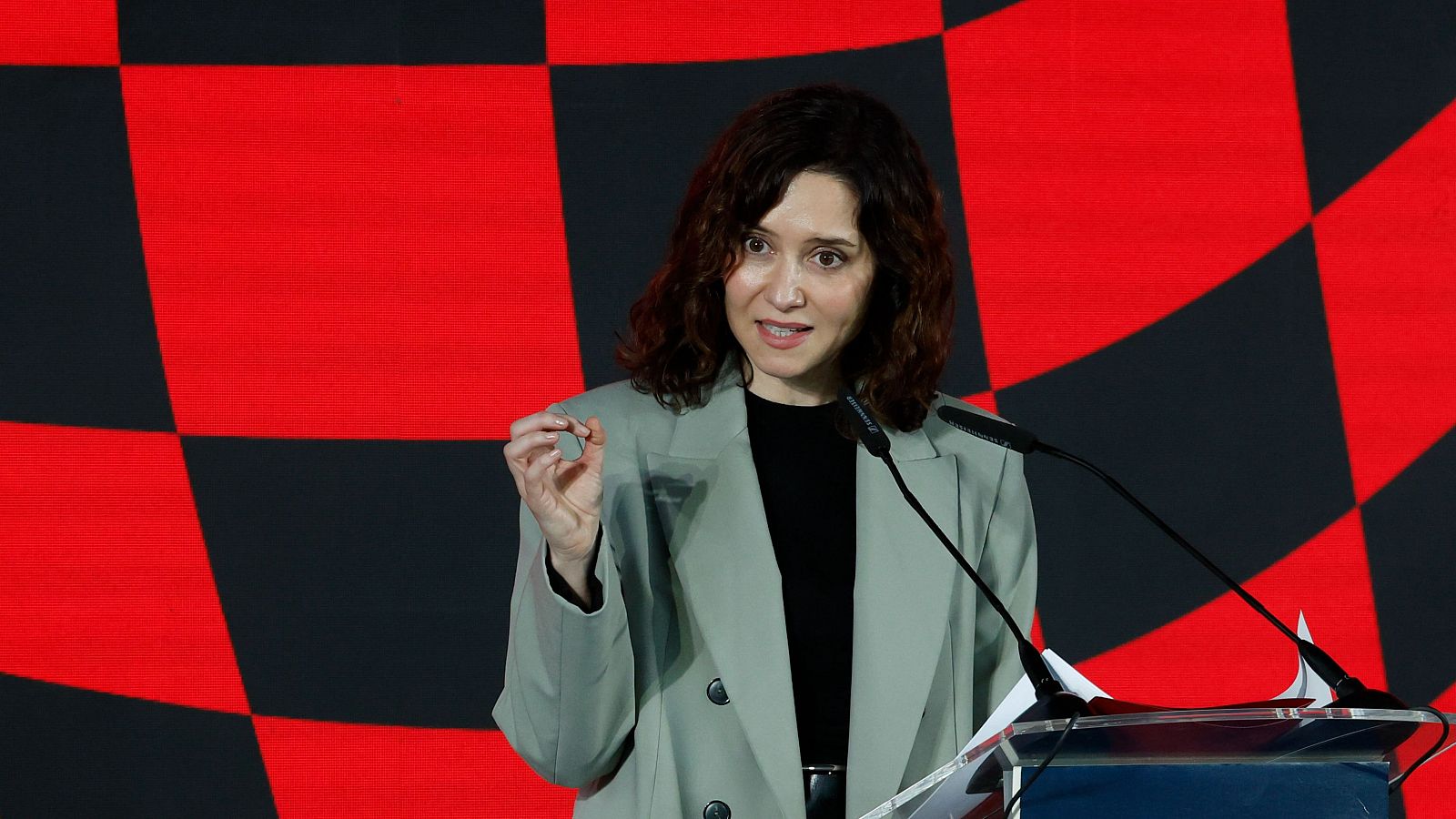 Ayuso traslada que la Comunidad de Madrid trabaja para "recuperar la normalidad" tras el apagón