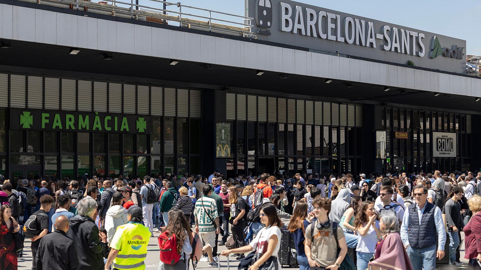 El apagón genera el caos en el transporte ferroviario. | Ver
