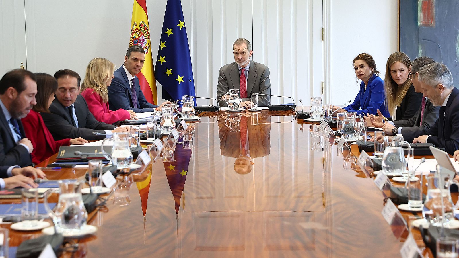 El rey preside la reunión del Consejo de Seguridad Nacional - La hora de La 1 | Ver