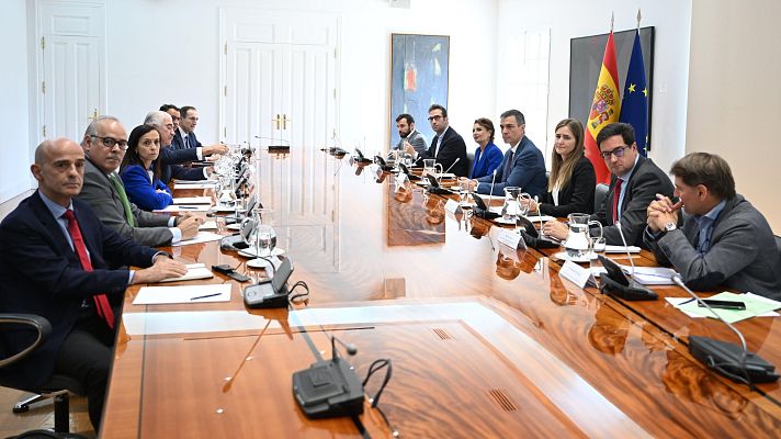 Telediario 2 - El sector energético pone en duda las explicaciones de Red Eléctrica sobre el apagón tras la reunión con Sánchez