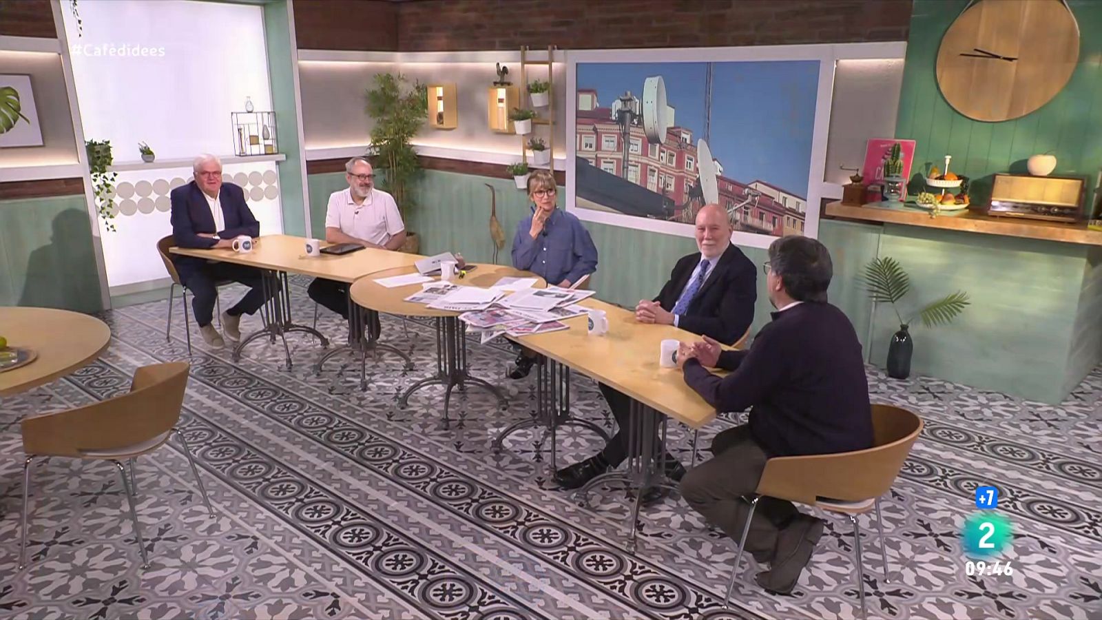 Parlem de l'apagada general amb l'expert en energia. Coneixem l'afectació empresarial amb Mònica Gregori. I fem la tertúlia esportiva de Champions