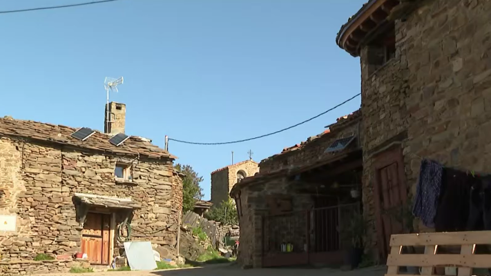 \"Islas\" energéticas rurales que resistieron al apagón - Telediario 1 | Ver