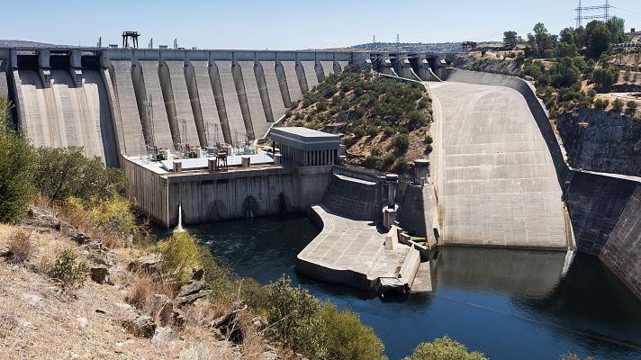 Telediario 2 - Almacenamiento de energía eléctrica, una asignatura pendiente para España