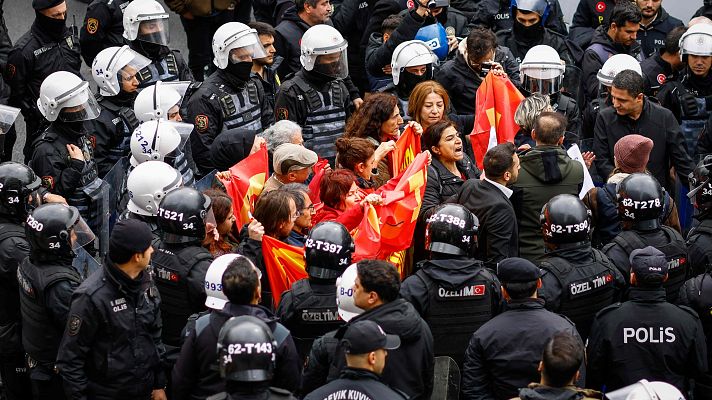 Telediario 2 - Al menos 400 detenidos al tratar de manifestarse por el 1 de mayo en Estambul