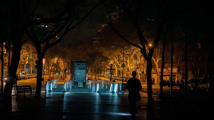 Héroes del apagón: cuando la luz se fue, llegó la solidaridad - Telediario 1 | Ver