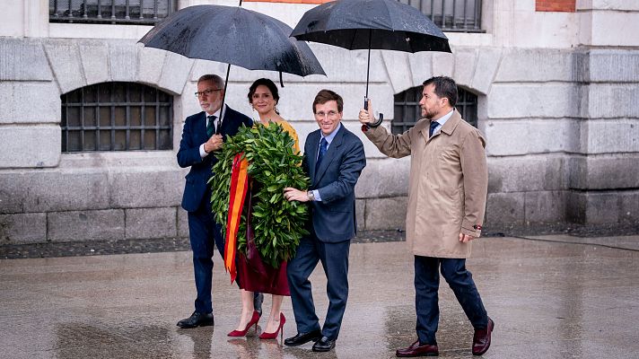 Telediario 1 - Madrid celebra un Dos de Mayo pasado por agua y con cruce de reproches entre el Gobierno de Ayuso y la oposición