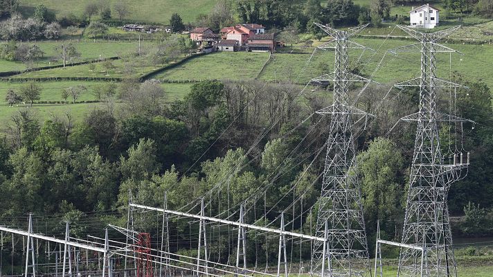 Telediario 2 - El complejo y coordinado proceso para restablecer el suministro eléctrico en España