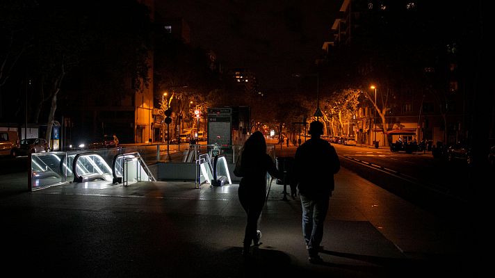 La información del Gobierno durante el apagón, "insuficiente" para el 60% de la población