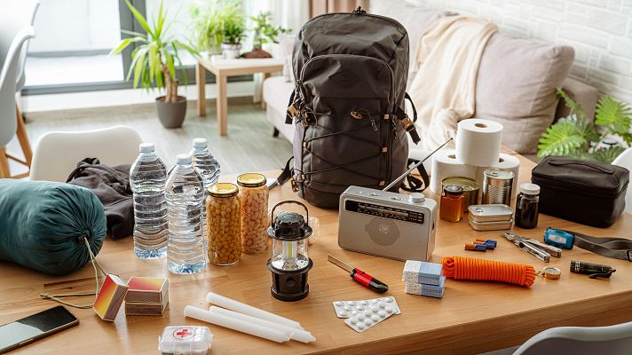 Telediario Fin de Semana - Se disparan las ventas de radios, hornillos, pilas, velas y linternas tras el apagón