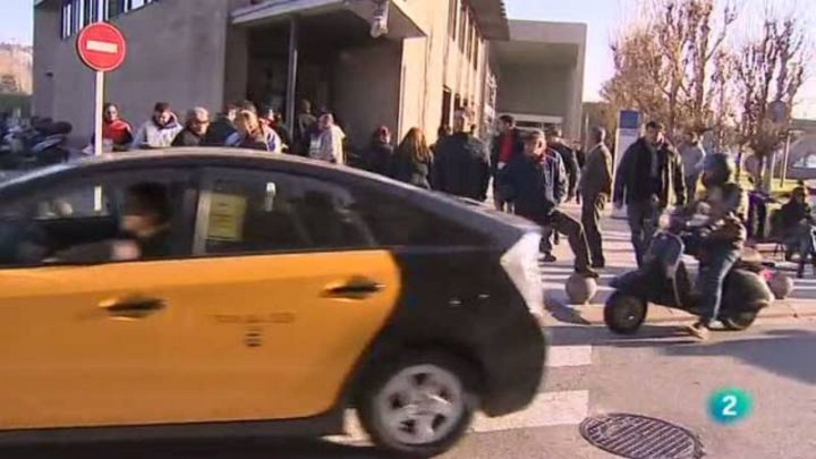 L'Informatiu: La protesta dels taxistes aconsegueix posar fí al sistema de torns horaris | RTVE Play