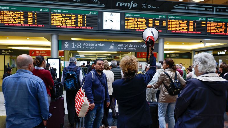 El sabotaje afecta a 10.700 viajeros y 30 trenes - La hora de La 1 | Ver