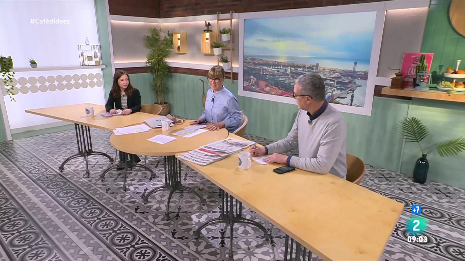 Gemma Nierga reflexiona amb els Xavis. Parlem amb l'economista Josep Soler. I conversem amb Víctor García de Gomar