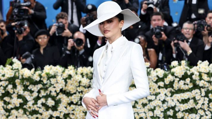 Telediario 1 - Zendaya, Diana Ross, Rosalía y Teyana Taylor brillan en la Met Gala 2025