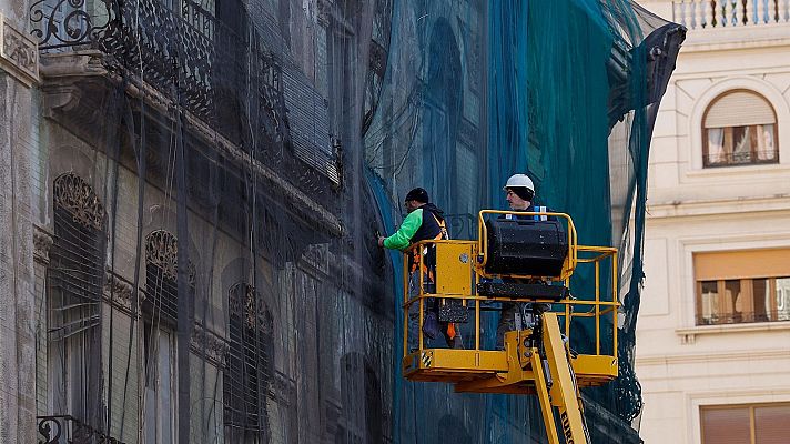 Telediario 1 - España supera por primera vez los 21,59 millones de afiliados este abril con el arranque de la temporada turística