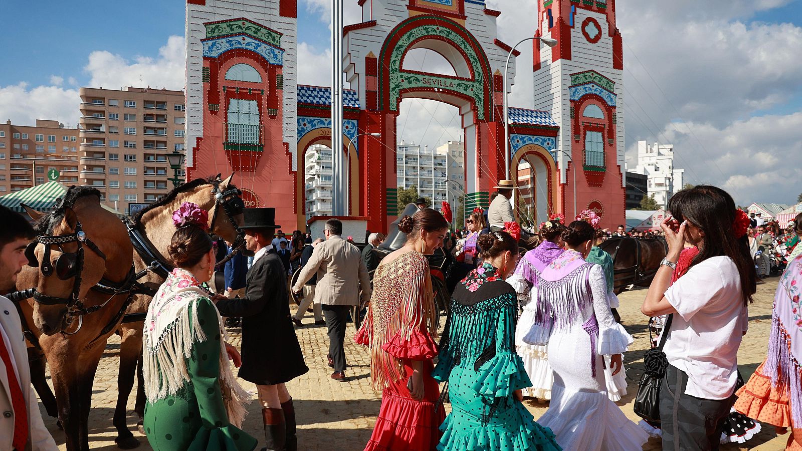 Guía para vivir la Feria de Abril - Telediario 2 | Ver