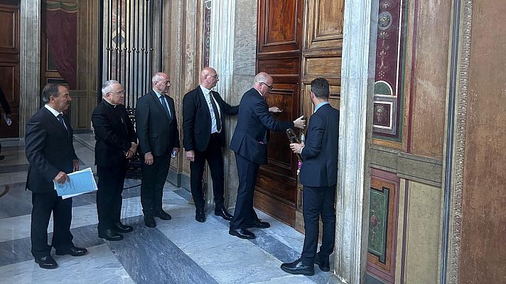 La Capilla Sixtina cierra sus puertas antes del cónclave | Ver