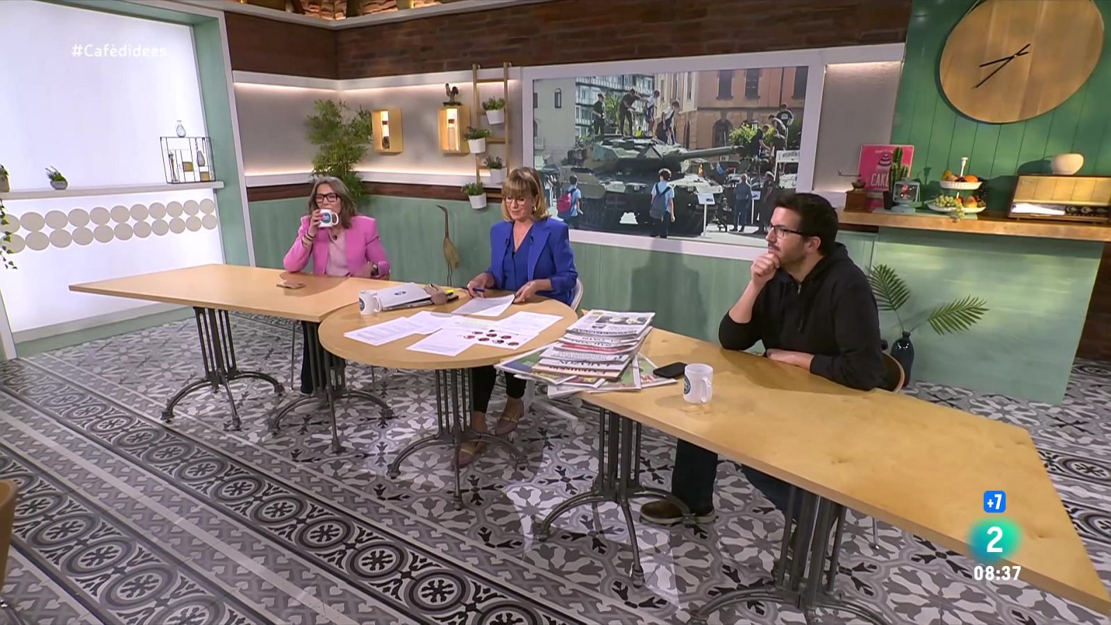 Gemma Nierga entrevista el portaveu dels Comuns al Congrés. Comentem l'elecció del nou papa. I fem tertúlia esportiva sobre la Champions