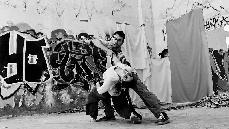 Laboratorio escénico - “Nada está inmóvil; todo se mueve; todo vibra" by FrequenSi Dance Company - 08/05/2025 - Ver ahora