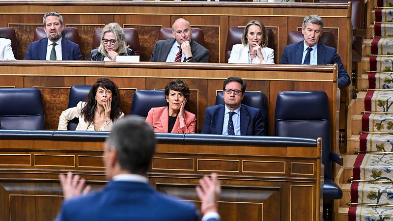 El PP acusa al Gobierno de querer "ganar tiempo" sobre las causas del apagón y Sánchez le tilda de "irresponsable"