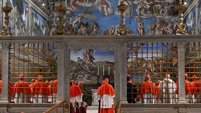 Diversidad en la vestimenta de los cardenales: visten según el rito católico al que pertenecen