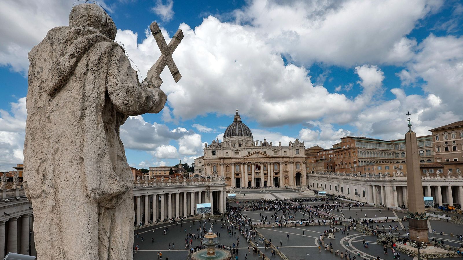 El perfil del futuro papa produce interés incluso a los ateos - Telediario 1 | Ver