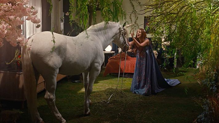 De caperucita a loba en solo seis t�os