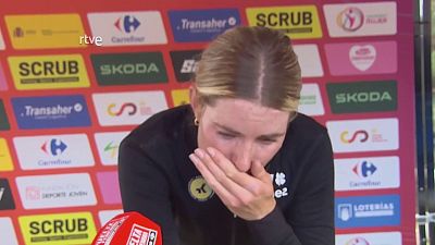Demi Vollering habla entre lágrimas de la "fuerza mental" tras su victoria en Neila la Vuelta femenina 2025