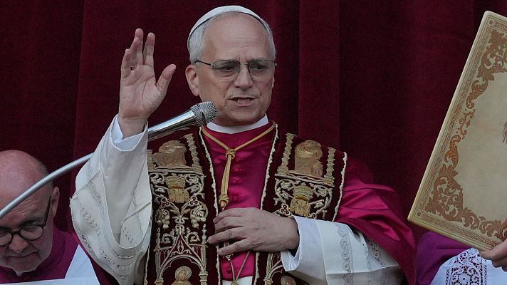 León XIV se dirige en español a los fieles - Especiales informativos | Ver