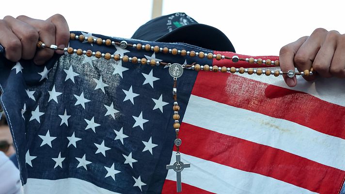 León XIV, un papa estadounidense crítico con Trump - Telediario 2 | Ver