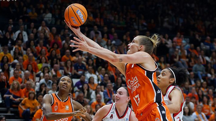Baloncesto en RTVE - Valencia Basket golpea primero en la final de la Liga Femenina contra Casademont Zaragoza