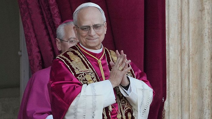 La hora de La 1 - La ropa, la elección del nombre, el discurso... ¿Qué dice la primera aparición de León XIV?