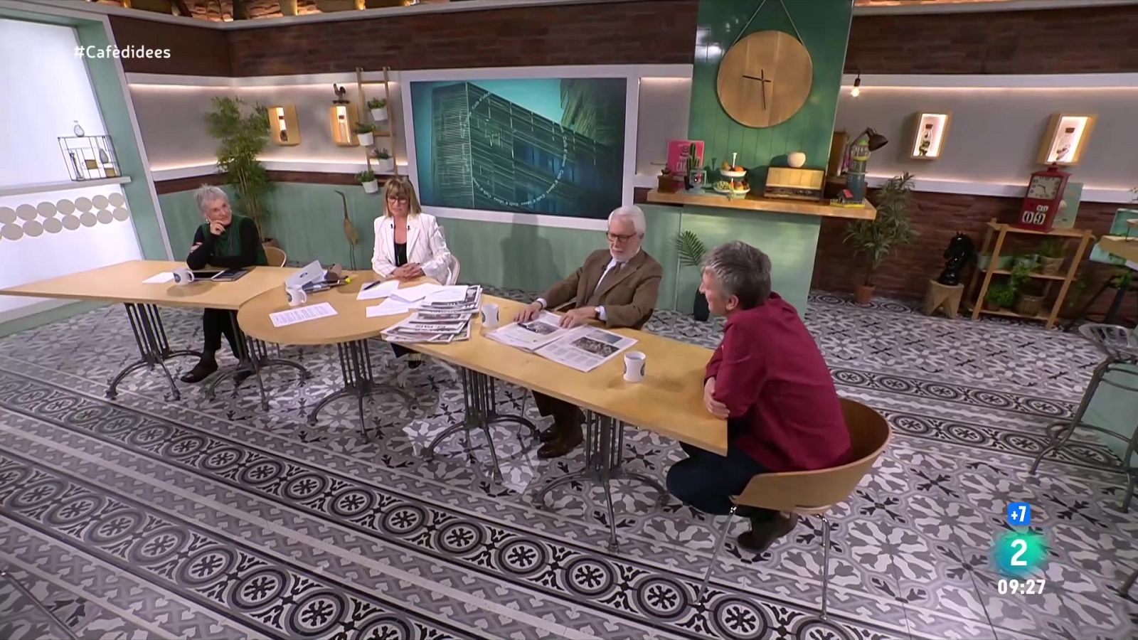 Parlem de Robert Prevost amb experts. Conversem amb José Manuel Rua. I l'actor ens presenta la sèrie 'La canción'