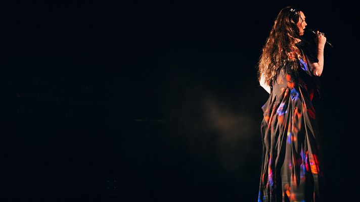 Eurovisión - Zoë Më (Suiza) con "Voyage"