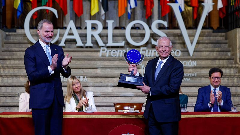 Josep Borrell recibe el Premio Carlos V de manos de Felipe VI - Modo Digital | Ver