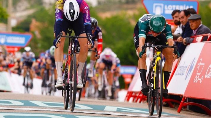 Vuelta ciclista a España - Vuelta femenina 2025: Marianne Vos gana por centímetros a Misha Bredewold