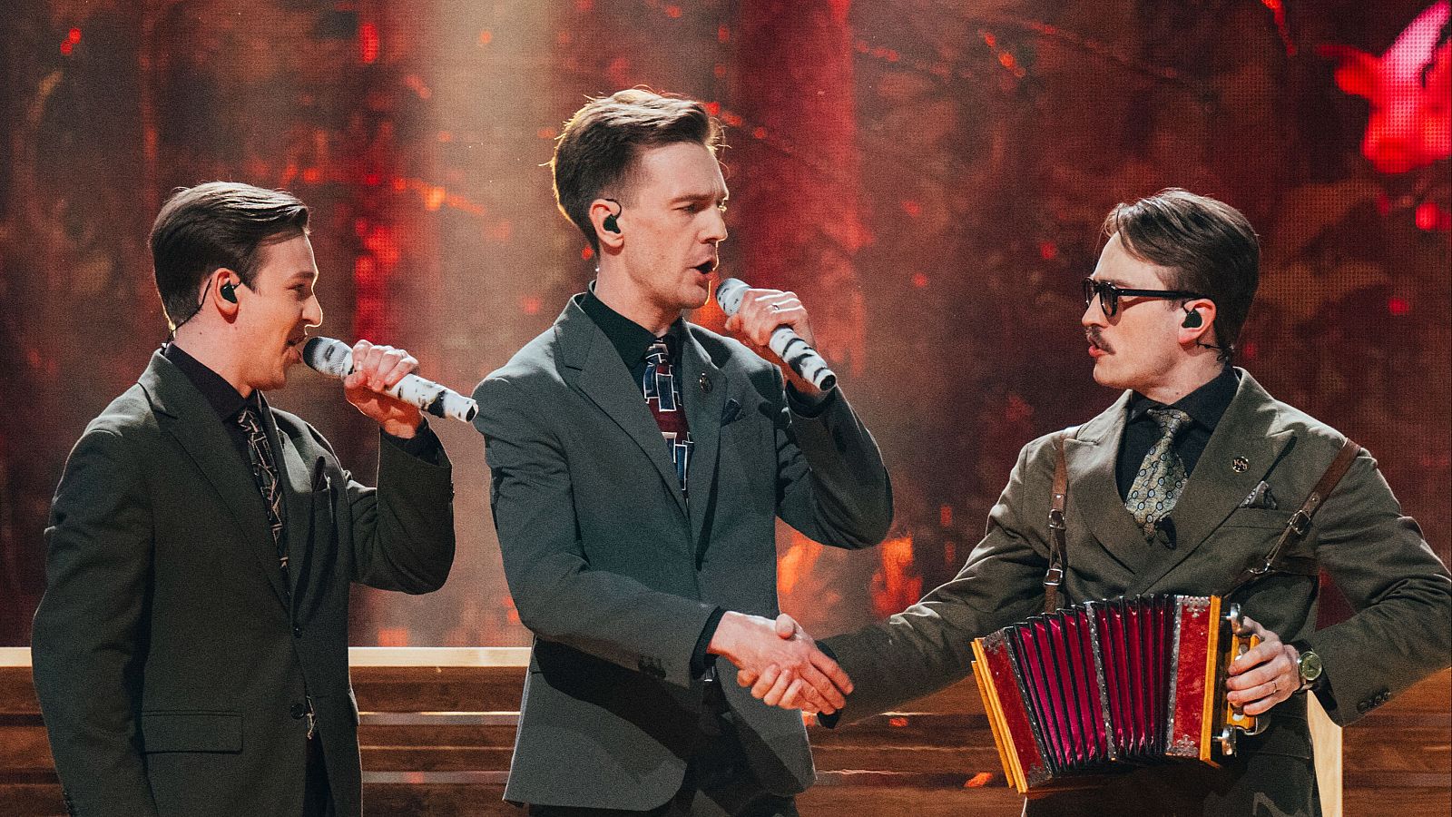Actuación de Suecia en la Primera semifinal de Eurovisión 2025: KAJ con 'Bara Bada Bastu'