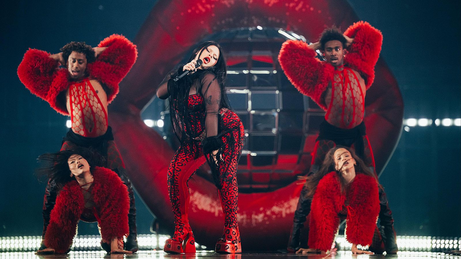 Actuación de Malta en la Segunda semifinal de Eurovisión 2025: Miriana Conte con "SERVING"