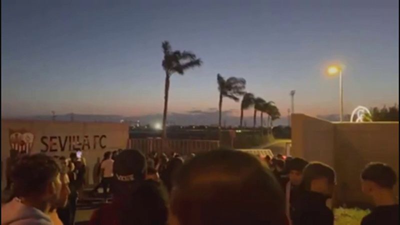 Tensión en la ciudad deportiva del Sevilla tras caer ante Celta - Fútbol | Ver