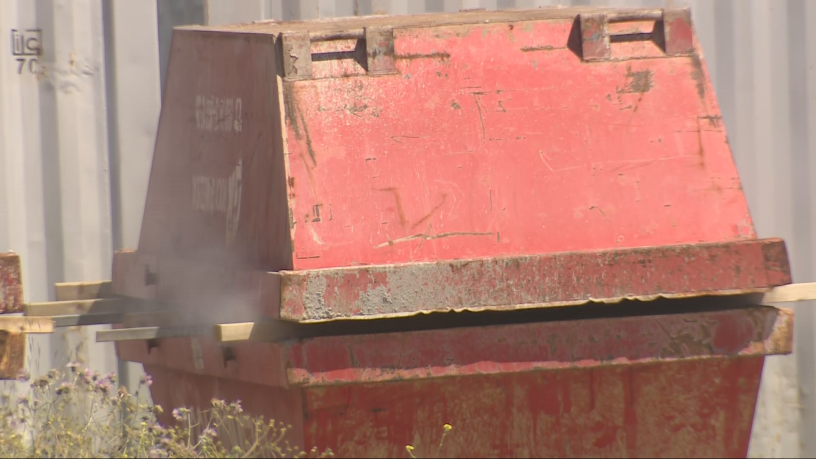 L'extinció de l'incendi de Vilanova s'allargarà uns quants dies - L'Informatiu | Veure