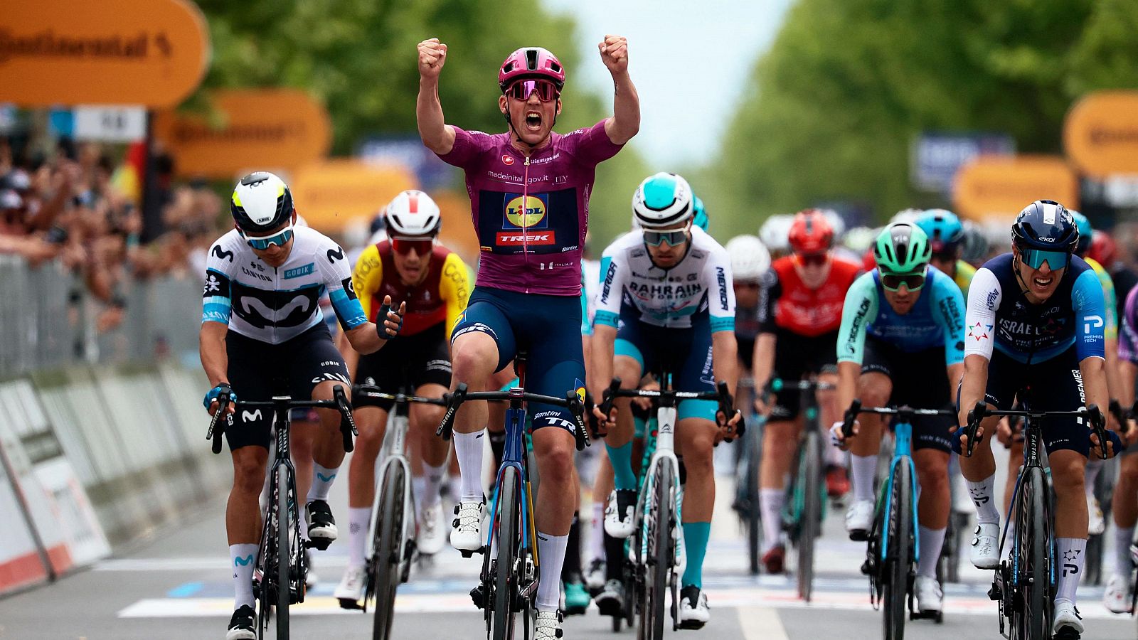Pedersen se vuelve a vestir de rosa con su victoria en la 3ª etapa del Giro