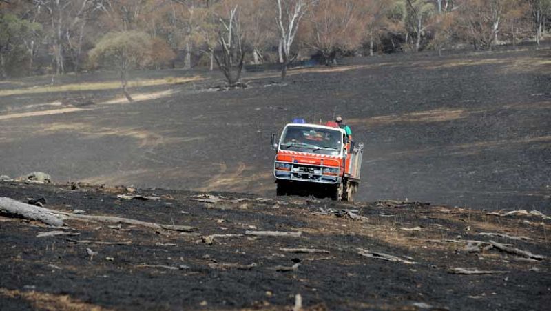 Los efectivos contra incendios siguen luchando contra las llamas en Australia 