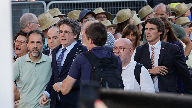 Declaran como testigos cinco mossos que indagaron sobre la huida de Puigdemont tras su fugaz regreso a Barcelona - La hora de La 1 | Ver