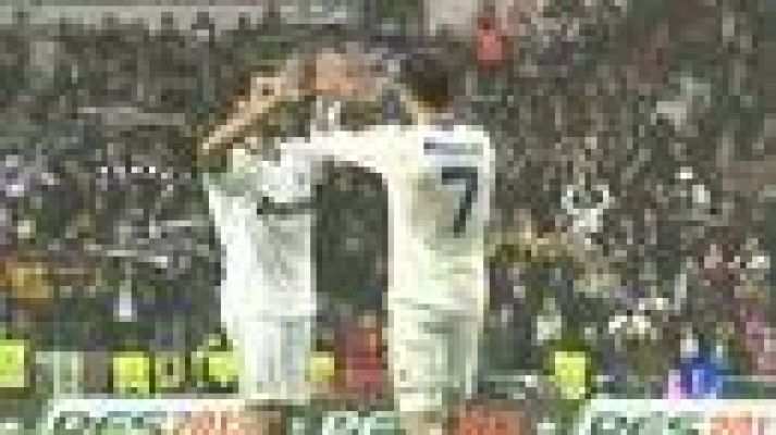 Telediario 1 - Cristiano impulsa al Madrid