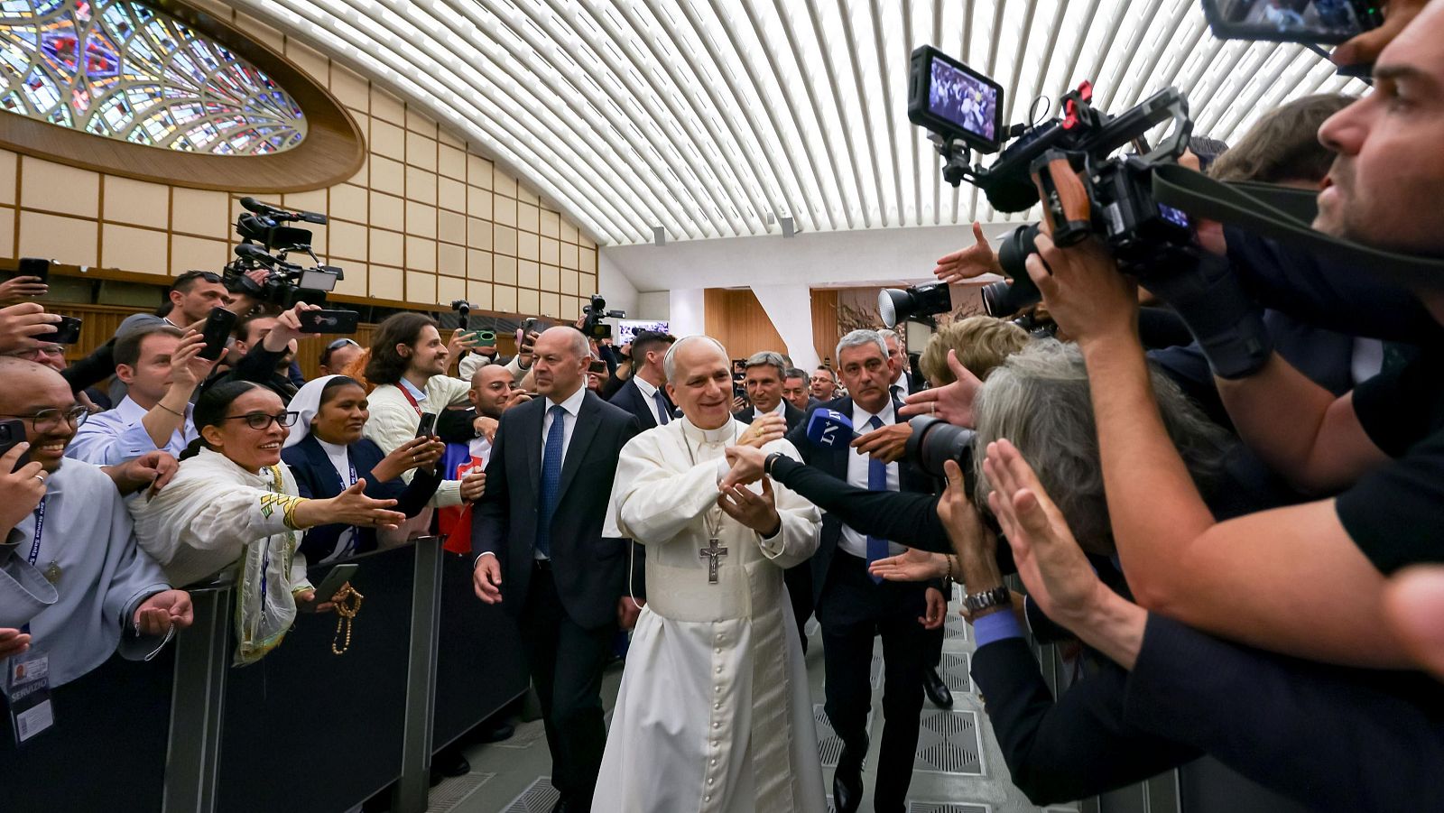 El Papa defiende la libertad de prensa en su audiencia con los periodistas - Telediario Internacional | Ver