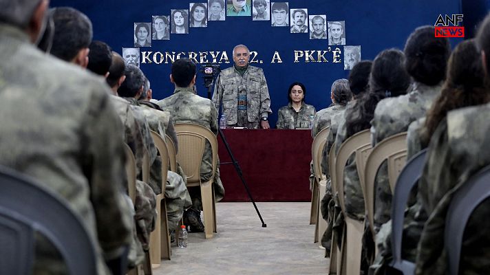 Telediario 2 - El grupo armado kurdo PKK anuncia su disolución y pone fin a 40 años de conflicto
