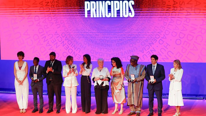 La periodista Almudera Ariza, Medalla de Oro de la Cruz Roja