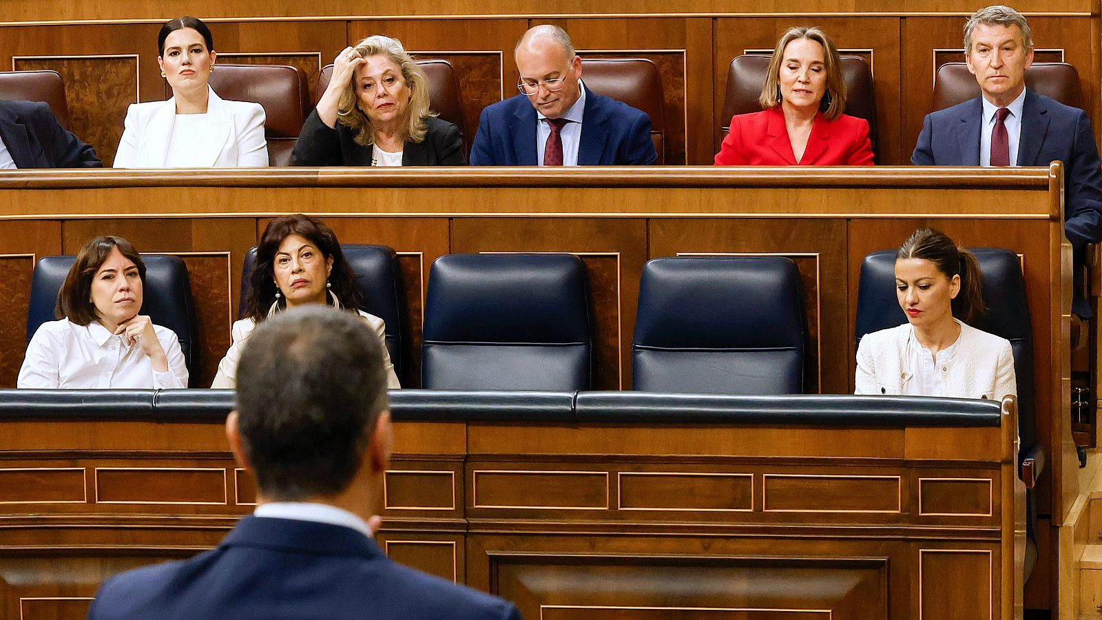 Los mensajes filtrados de Sánchez y Ábalos se cuelan en el Congreso