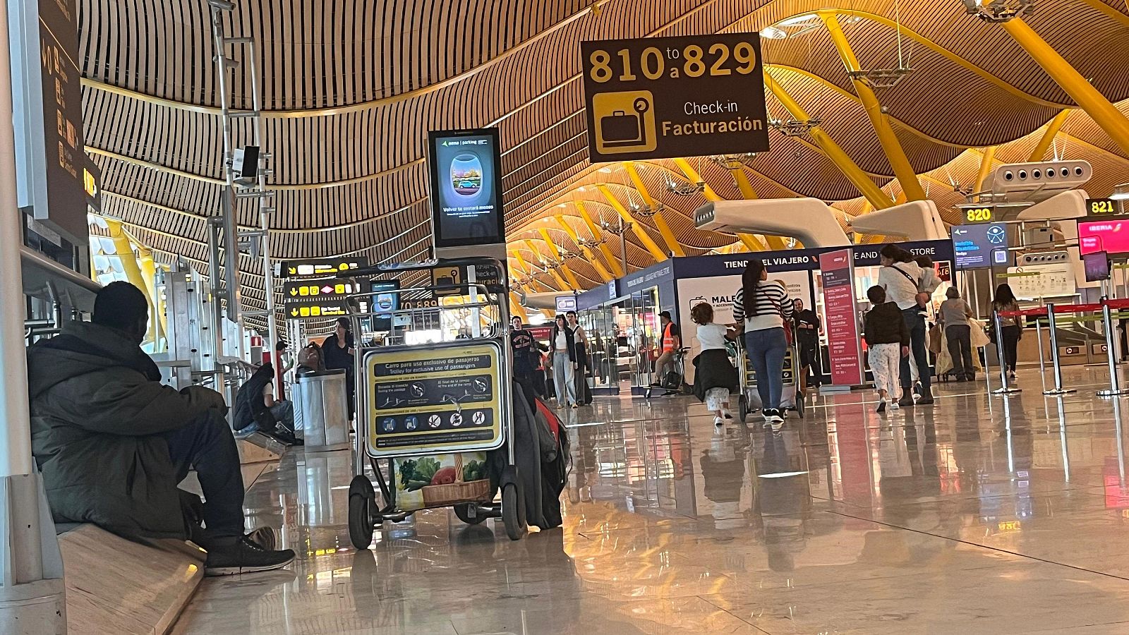 Limitan la entrada a Barajas para que no haya personas sin hogar