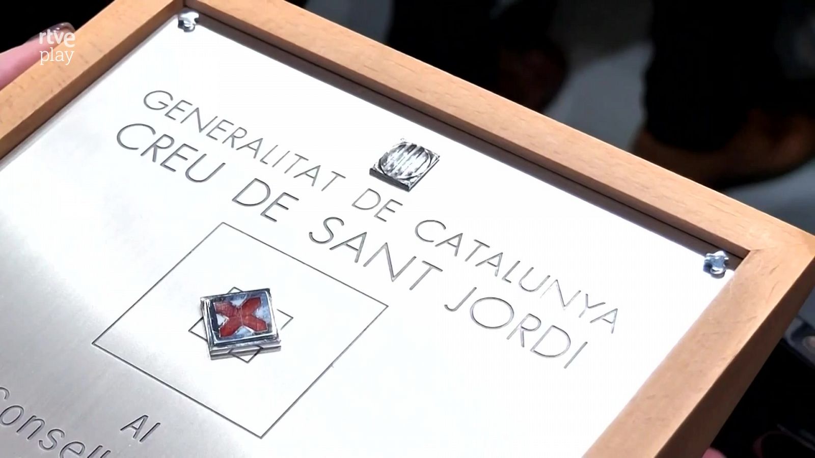Lliurament de les Creus de Sant Jordi 2025 - L'Informatiu | Ver