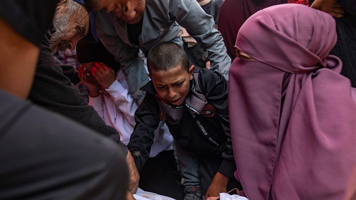 Telediario 2 - Los bombardeos israelíes en Gaza dejan más de 100 muertos mientras la violencia se extiende a Cisjordania